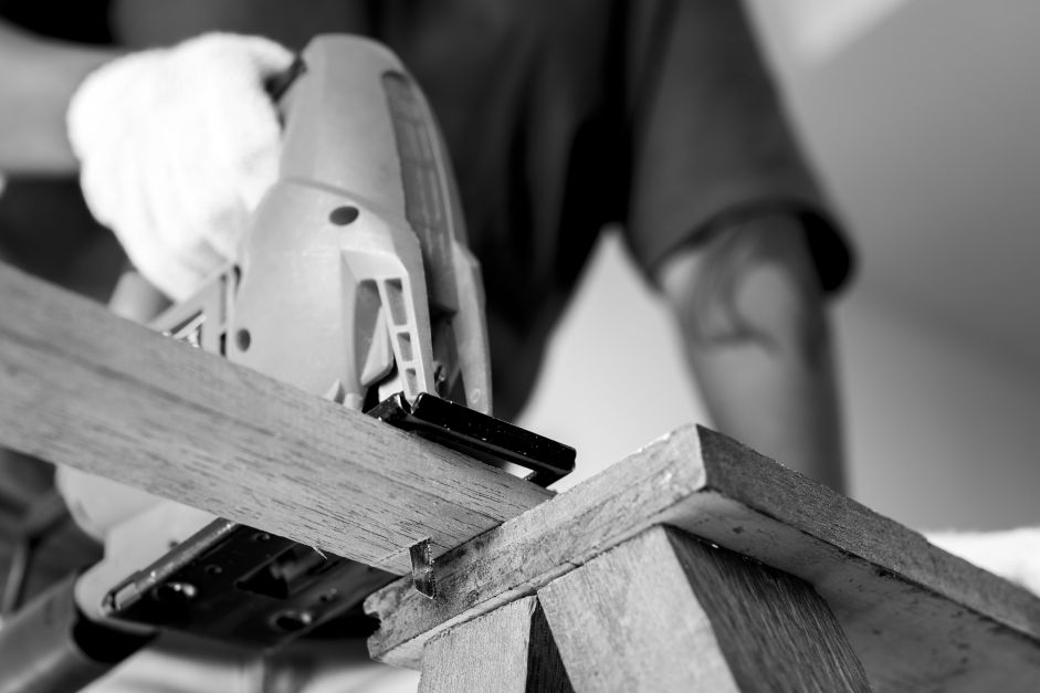 people-renovating-house-concept-web